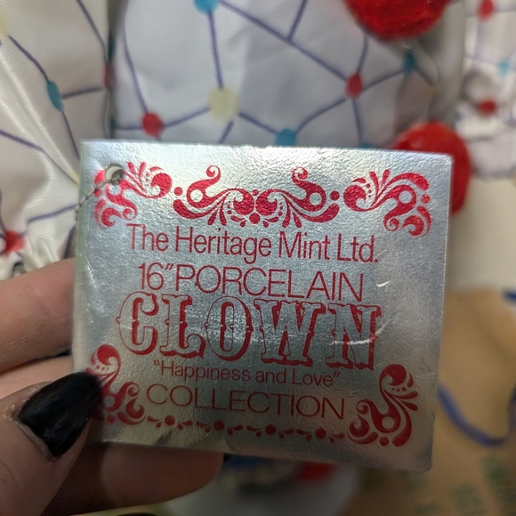 Vintage Heritage Mint Clown Collection Doll With I Love You Heart Balloon - Picture 10 of 12